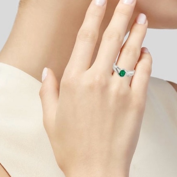 14KT White Gold Natural Diamonds and Natural Emerald Cocktail Ring - Picture 11 of 11